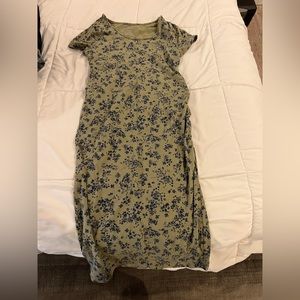 Isabel (snug fit) size medium maternity dress. Worn once.